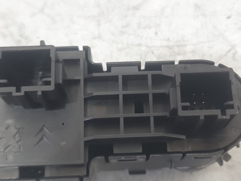 Recambio de mando elevalunas delantero izquierdo para opel corsa f (p2jo) 1.5 (68) referencia OEM IAM 96788281ZD  