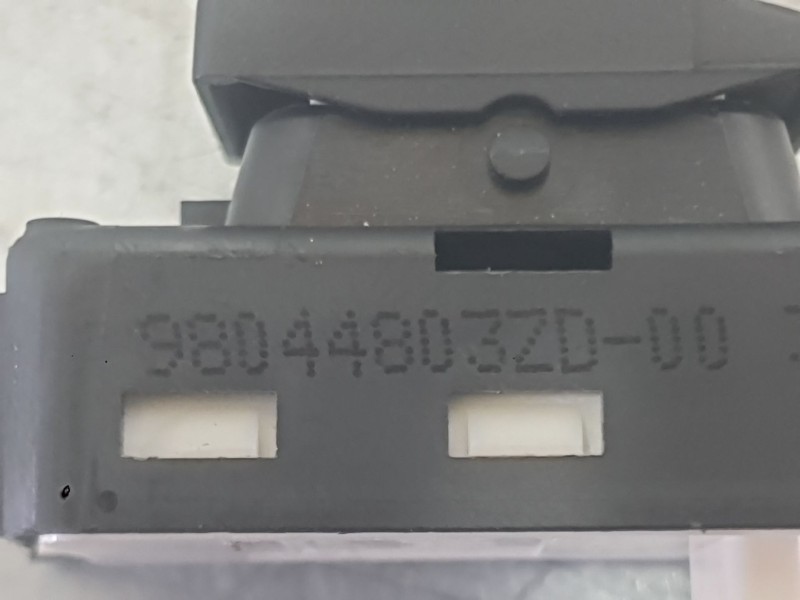 Recambio de mando elevalunas trasero izquierdo para opel corsa f (p2jo) 1.5 (68) referencia OEM IAM 98044803ZD  