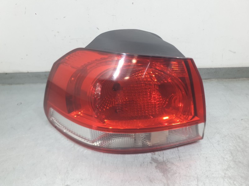 Recambio de piloto trasero izquierdo exterior para volkswagen golf vi (5k1) 1.6 tdi referencia OEM IAM 5K0945095E  