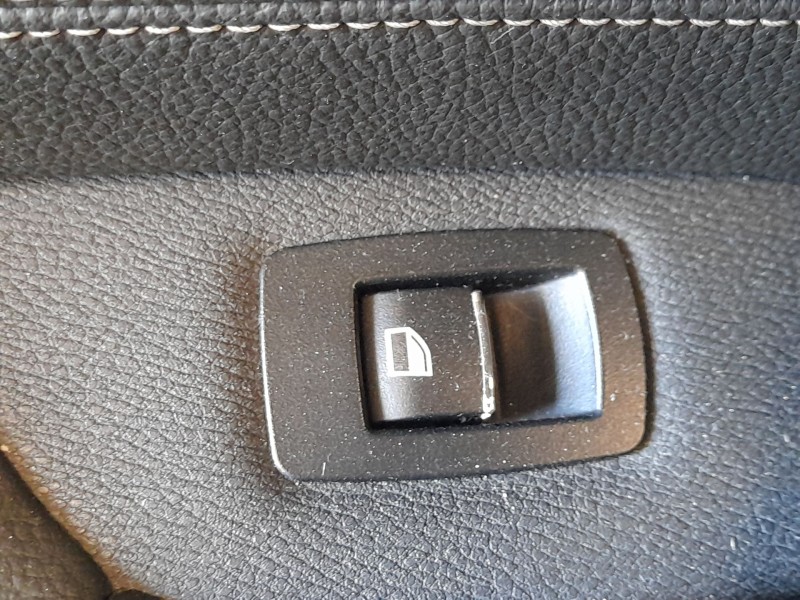 Recambio de mando elevalunas trasero izquierdo para bmw x1 (f48) sdrive 18 d referencia OEM IAM 61319208106  