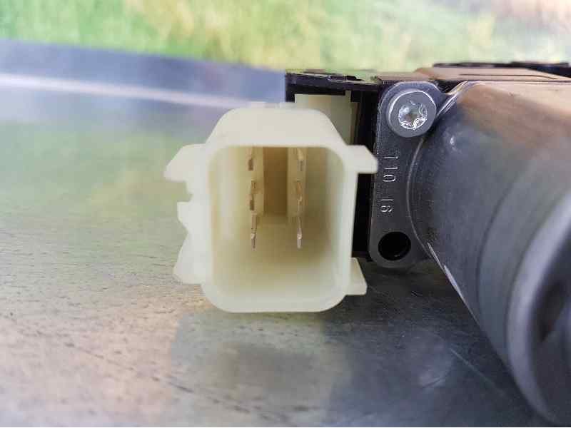 Recambio de motor elevalunas delantero derecho para ford fiesta (ccn) st-line referencia OEM IAM 0130822619 8A6114553B 6 PINS