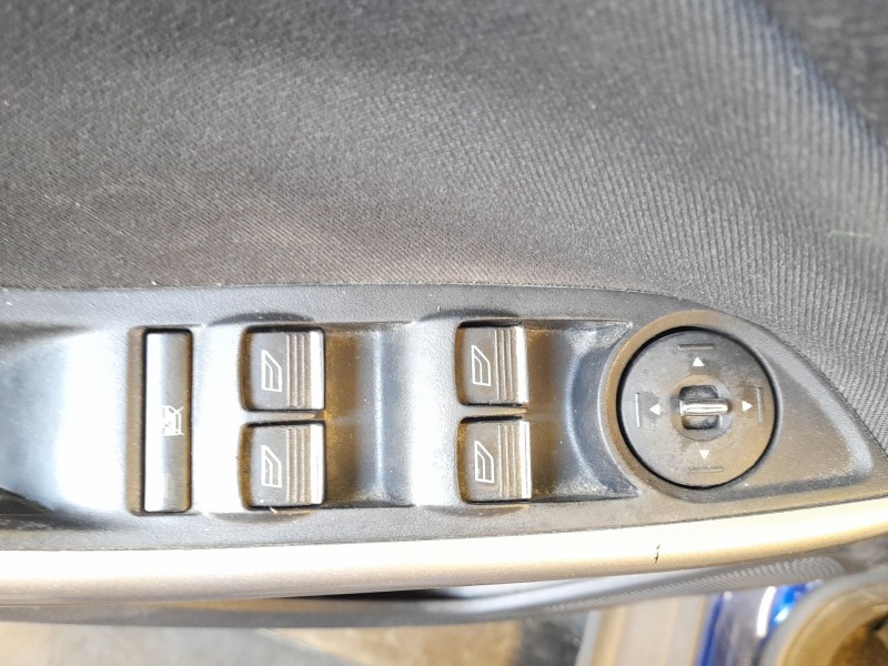 Recambio de mando elevalunas delantero izquierdo para ford focus iii 1.0 ecoboost referencia OEM IAM 2029540 C/MANDO RETROVISOR 