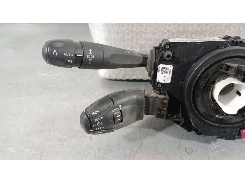 Recambio de mando luces y limpia para peugeot 2008 ii (ud_, us_, uy_, uj_, ur_, uc_) 1.2 puretech 100 referencia OEM IAM 9835198