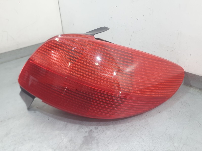 Recambio de piloto trasero derecho para peugeot 206 hatchback (2a/c) 1.4 i referencia OEM IAM 6351P1  