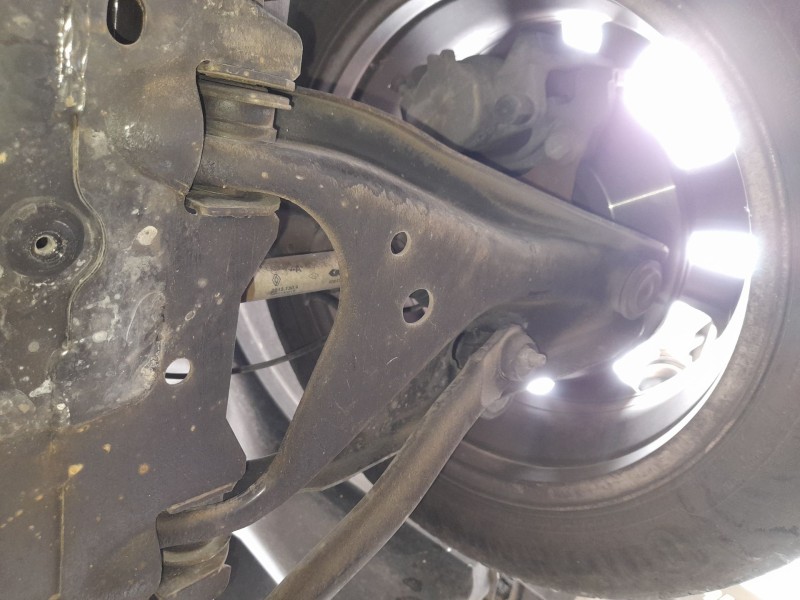 Recambio de brazo suspension inferior delantero izquierdo para dacia lodgy (js_) 1.5 dci referencia OEM IAM 545017081R  
