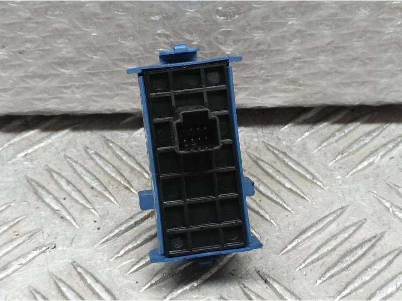 Recambio de mando elevalunas trasero izquierdo para toyota avensis (t27) active referencia OEM IAM 8481005070  