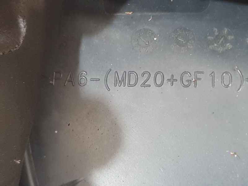 Recambio de tapa motor para toyota auris (_e18_) 1.4 d-4d (nde180_) referencia OEM IAM 126110N080  