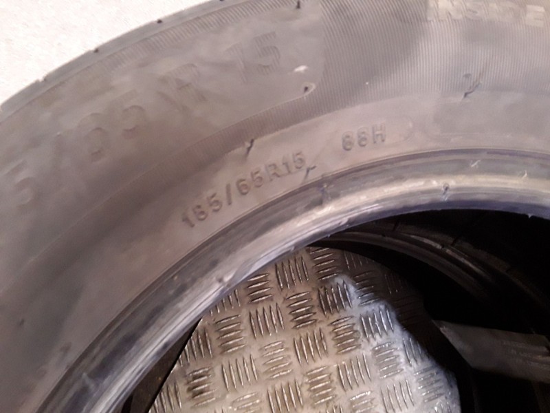 Recambio de neumatico pareja para neumaticos reutilizados - referencia OEM IAM 185651588H MICHELIN 185/65/15/88H
