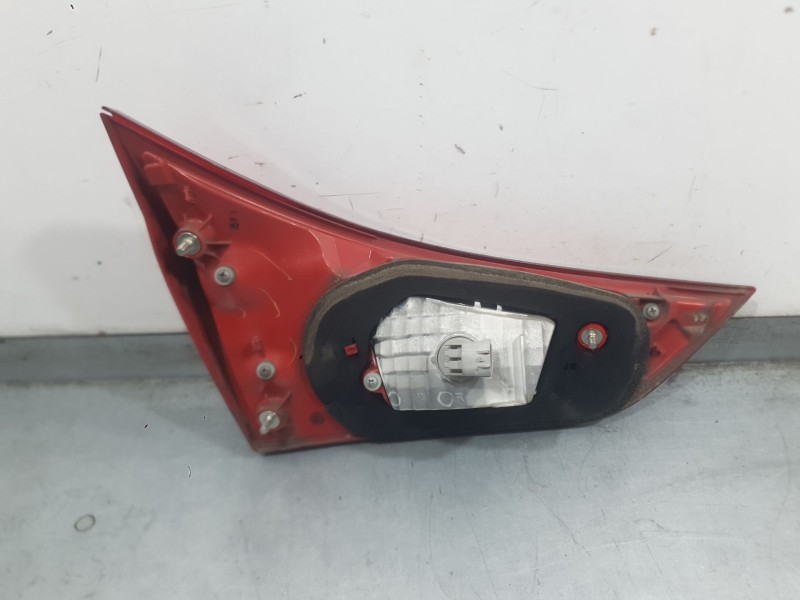 Recambio de piloto trasero derecho interior para toyota auris (_e18_) 1.4 d-4d (nde180_) referencia OEM IAM 8158102460  