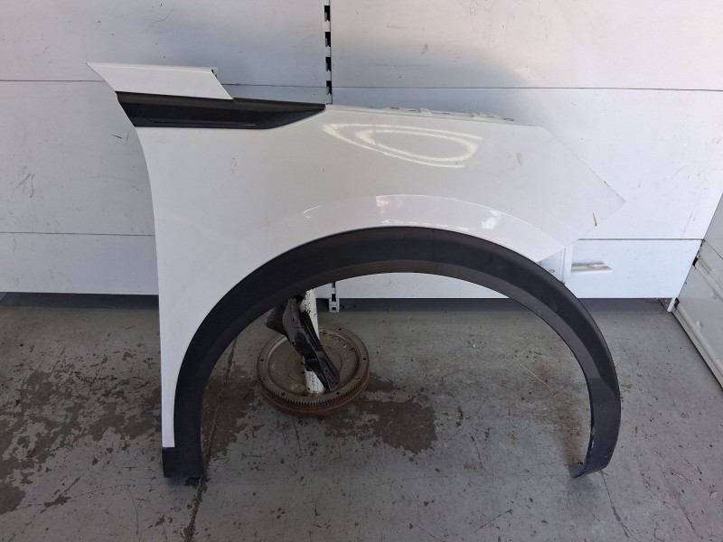 Recambio de aleta delantera derecha para peugeot 2008 ii (ud_, us_, uy_, uj_, ur_, uc_) 1.2 puretech 100 referencia OEM IAM 9825