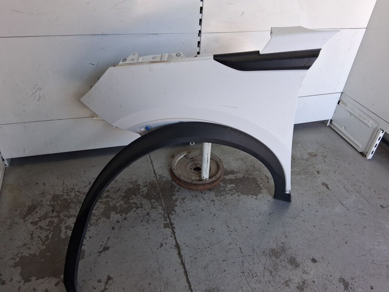 Recambio de aleta delantera izquierda para peugeot 2008 ii (ud_, us_, uy_, uj_, ur_, uc_) 1.2 puretech 100 referencia OEM IAM 98