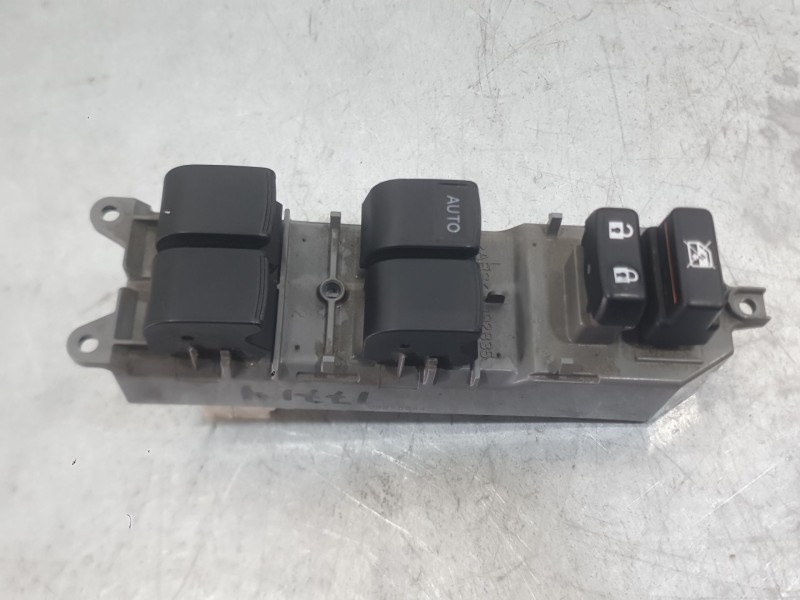 Recambio de mando elevalunas delantero izquierdo para toyota auris (_e18_) 1.4 d-4d (nde180_) referencia OEM IAM 8482002320  