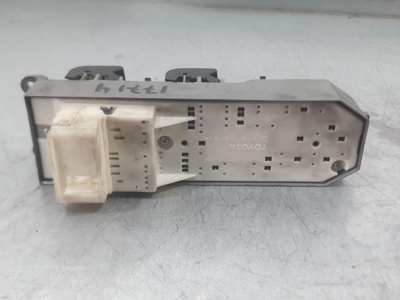 Recambio de mando elevalunas delantero izquierdo para toyota auris (_e18_) 1.4 d-4d (nde180_) referencia OEM IAM 8482002320  