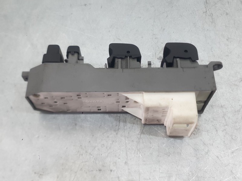 Recambio de mando elevalunas delantero izquierdo para toyota auris (_e18_) 1.4 d-4d (nde180_) referencia OEM IAM 8482002320  