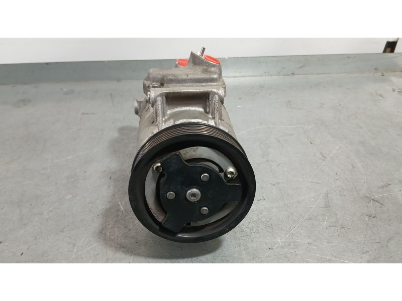 Recambio de compresor aire acondicionado para volkswagen golf vi (5k1) 1.6 tdi referencia OEM IAM 1K0820808F  