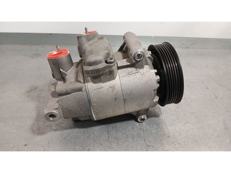 Recambio de compresor aire acondicionado para volkswagen golf vi (5k1) 1.6 tdi referencia OEM IAM 1K0820808F  