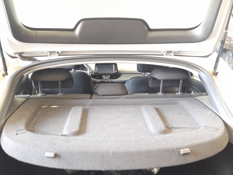 Recambio de bandeja trasera para hyundai i30 fastback (pde, pden) 1.0 t-gdi referencia OEM IAM 85930G4600TRY  