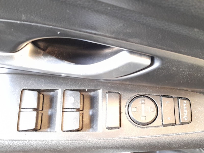 Recambio de mando elevalunas delantero izquierdo para hyundai i30 fastback (pde, pden) 1.0 t-gdi referencia OEM IAM 93571G3030PM