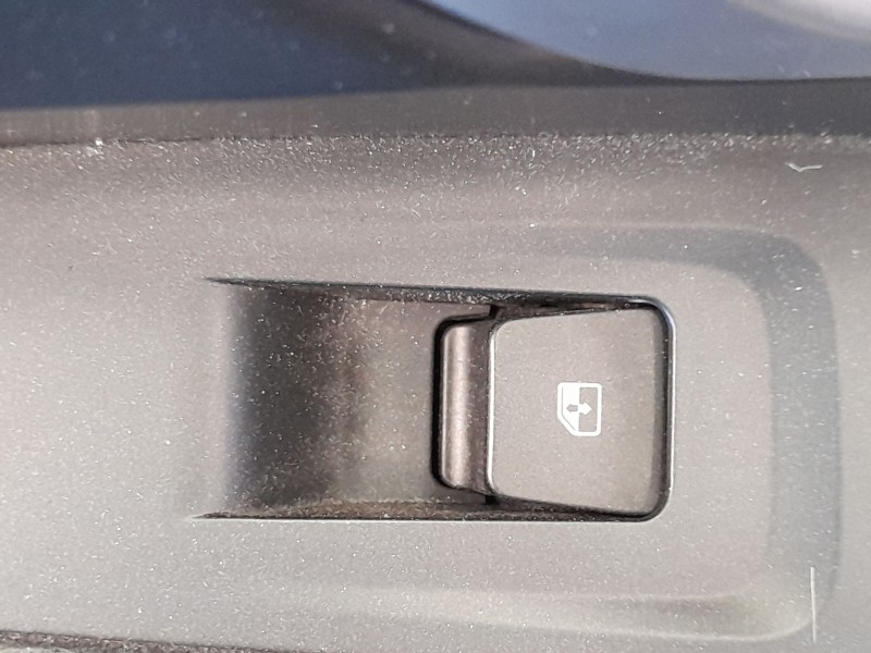 Recambio de mando elevalunas trasero derecho para hyundai i30 fastback (pde, pden) 1.0 t-gdi referencia OEM IAM 93576G3010PMP  