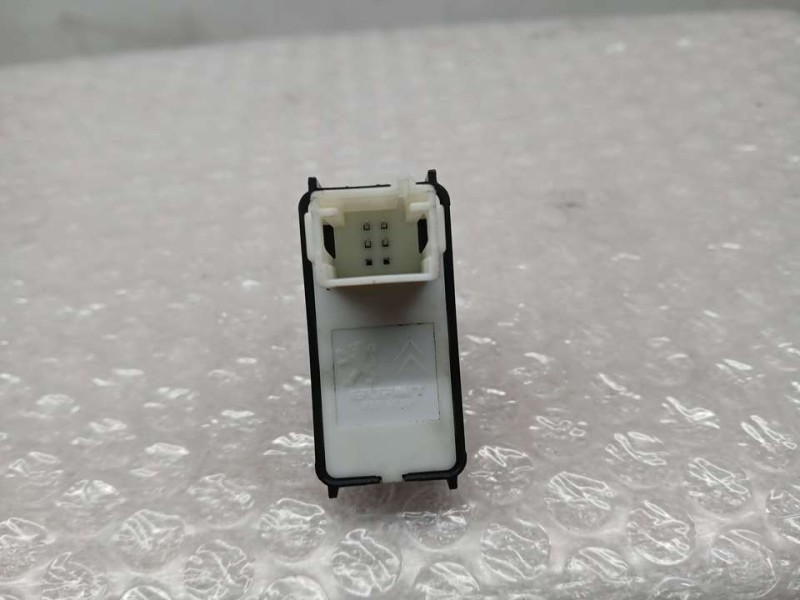 Recambio de mando elevalunas delantero derecho para peugeot 5008 gt line referencia OEM IAM 98044803ZD  