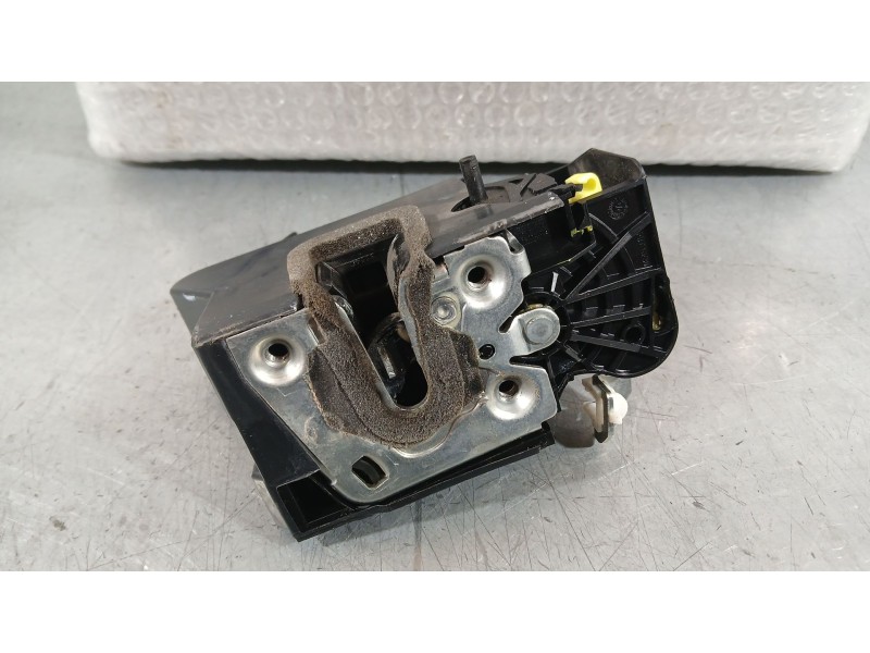 Recambio de cerradura puerta trasera izquierda para dacia sandero iii 1.0 tce 90 referencia OEM IAM 825033052R  