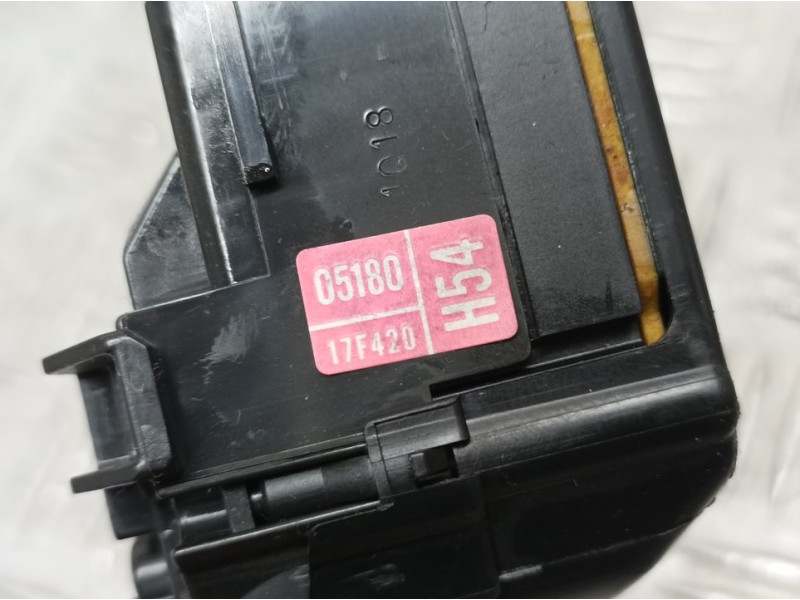 Recambio de mando limpia para toyota avensis (t27) active referencia OEM IAM 0518017F420  