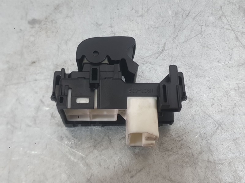 Recambio de mando elevalunas delantero derecho para toyota aygo (_b4_) 1.0 vvti (kgb40) referencia OEM IAM 848100D030  