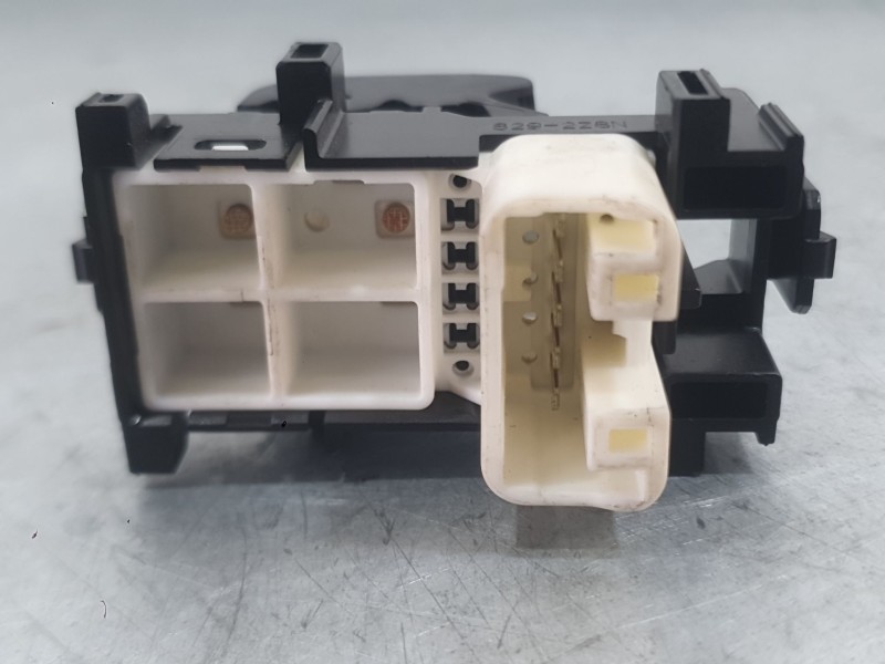 Recambio de mando elevalunas delantero derecho para toyota aygo (_b4_) 1.0 vvti (kgb40) referencia OEM IAM 848100D030  