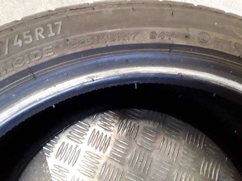 Recambio de neumatico pareja para neumaticos reutilizados - referencia OEM IAM 225451794Y LASSA 225/45/17/94Y