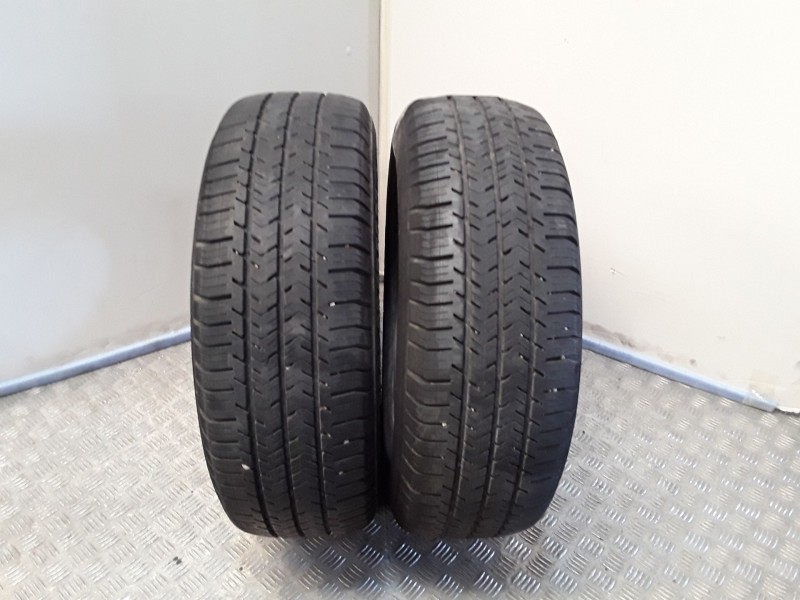 Recambio de neumatico pareja para neumaticos reutilizados - referencia OEM IAM 2156516C106-104T MICHELIN 215/65/16C/106-104T