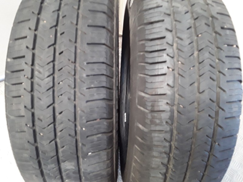 Recambio de neumatico pareja para neumaticos reutilizados - referencia OEM IAM 2156516C106-104T MICHELIN 215/65/16C/106-104T