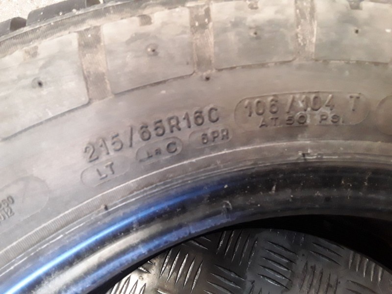 Recambio de neumatico pareja para neumaticos reutilizados - referencia OEM IAM 2156516C106-104T MICHELIN 215/65/16C/106-104T