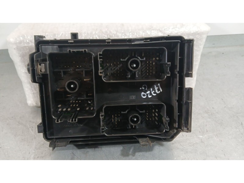 Recambio de caja reles / fusibles para opel astra k (b16) 1.4 turbo (68) referencia OEM IAM 39107275  
