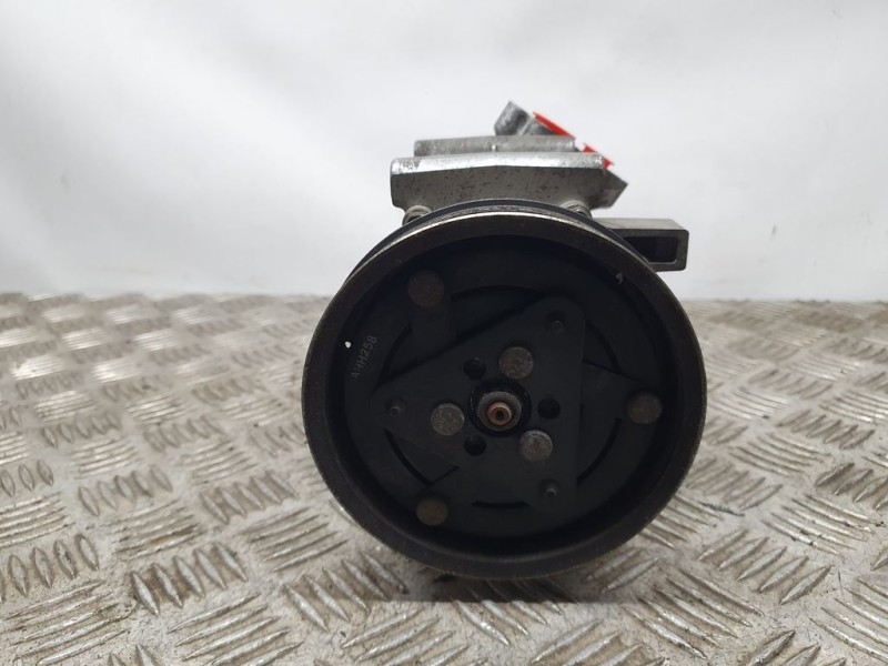 Recambio de compresor aire acondicionado para renault kangoo profesional referencia OEM IAM 8200953358 SD6V12 SANDEN