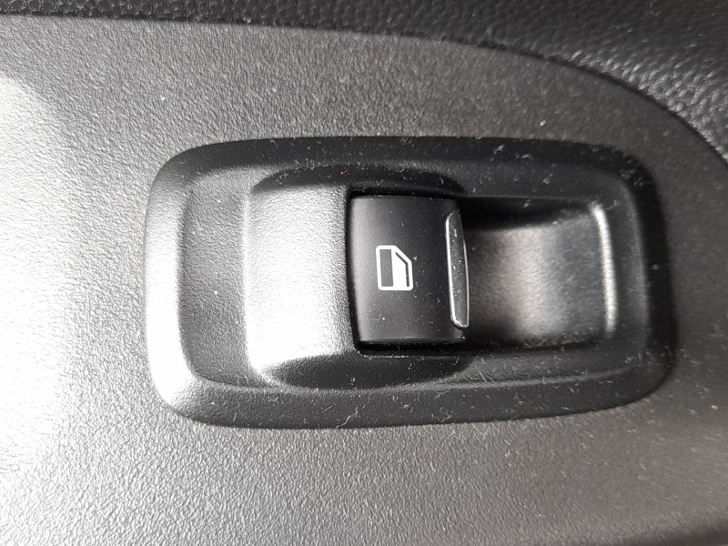 Recambio de mando elevalunas trasero izquierdo para ford ecosport 1.0 ecoboost referencia OEM IAM 2092818  