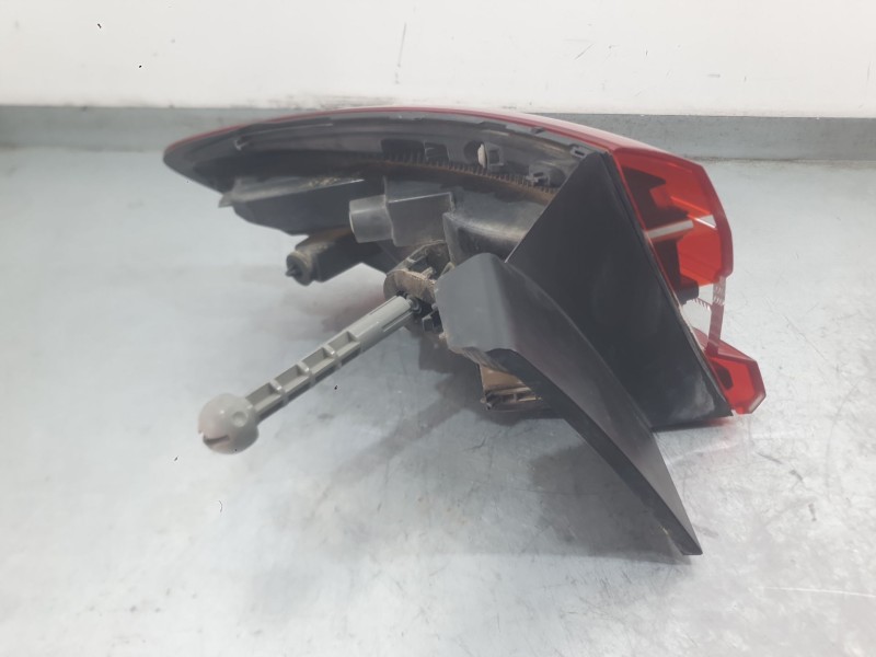 Recambio de piloto trasero derecho exterior para renault clio v (b7_) 1.5 blue dci 85 (b7ag) referencia OEM IAM 265509761R  