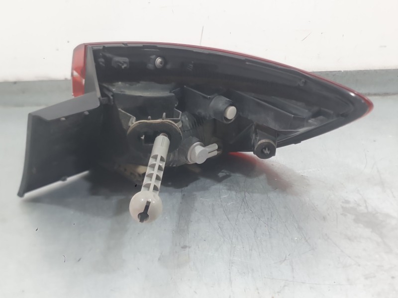 Recambio de piloto trasero izquierdo exterior para renault clio v (b7_) 1.5 blue dci 85 (b7ag) referencia OEM IAM 265551550R  