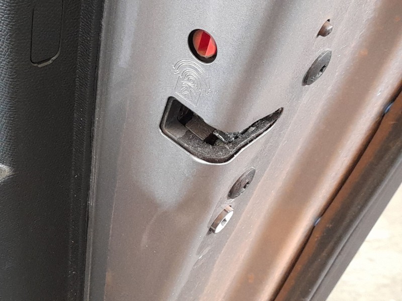 Recambio de cerradura puerta trasera derecha para opel corsa f (p2jo) 1.2 (68) referencia OEM IAM 9844412880  
