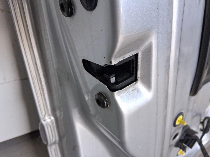 Recambio de cerradura puerta delantera izquierda para audi a3 sportback (8pa) 2.0 tdi 16v referencia OEM IAM 4F1837015E  