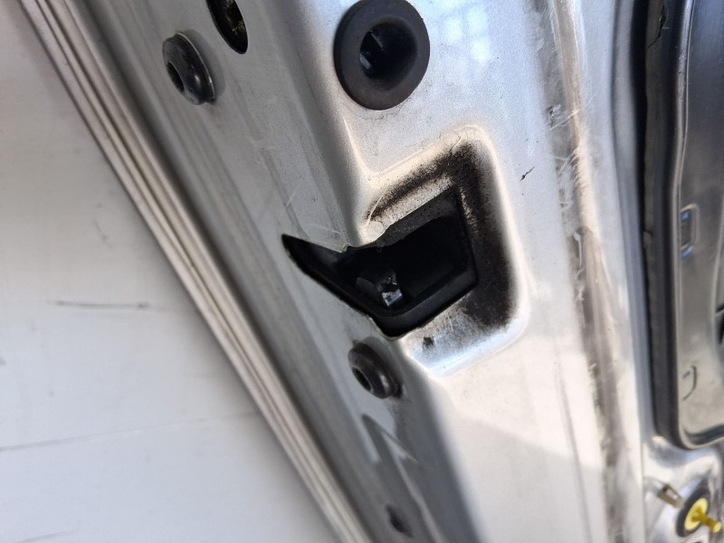 Recambio de cerradura puerta trasera izquierda para audi a3 sportback (8pa) 2.0 tdi 16v referencia OEM IAM 4F0839015  