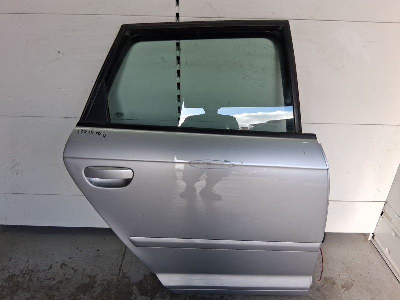 Recambio de puerta trasera derecha para audi a3 sportback (8pa) 2.0 tdi 16v referencia OEM IAM 8P4833052A ROZADA 