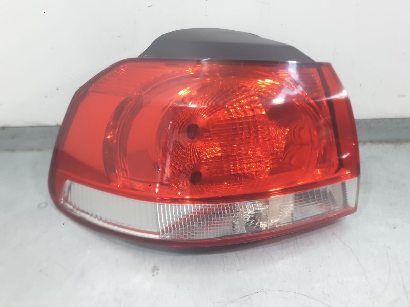 Recambio de piloto trasero izquierdo exterior para volkswagen golf vi (5k1) 1.2 tsi referencia OEM IAM 5K0945095N  