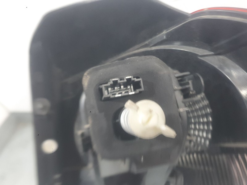 Recambio de piloto trasero izquierdo exterior para volkswagen golf vi (5k1) 1.2 tsi referencia OEM IAM 5K0945095N  