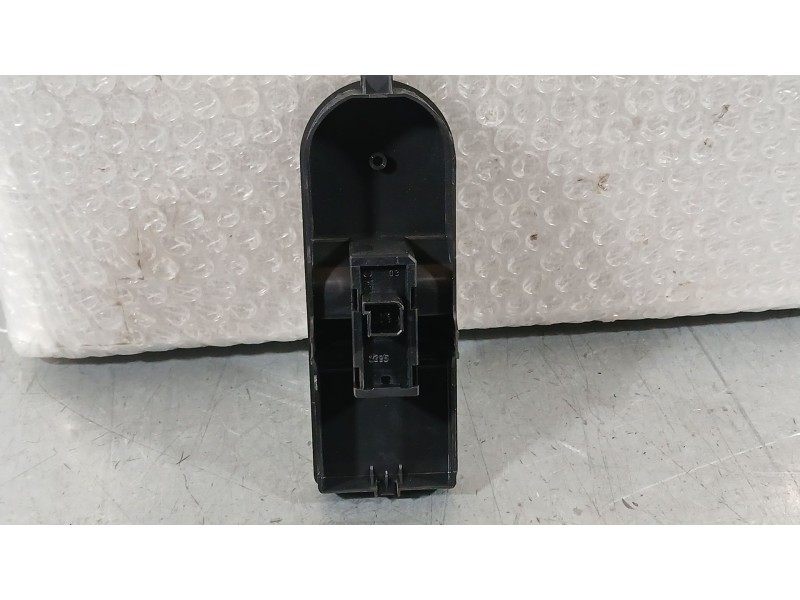 Recambio de mando elevalunas delantero derecho para opel astra h gtc (a04) 1.7 cdti (l08) referencia OEM IAM 13228881  