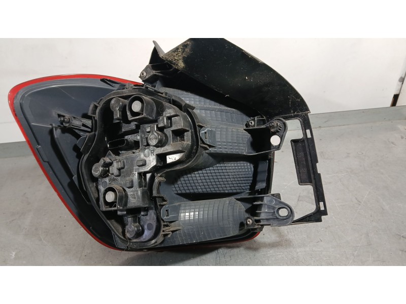Recambio de piloto trasero derecho para bmw 1 (f20) 118 d referencia OEM IAM 63217270096  