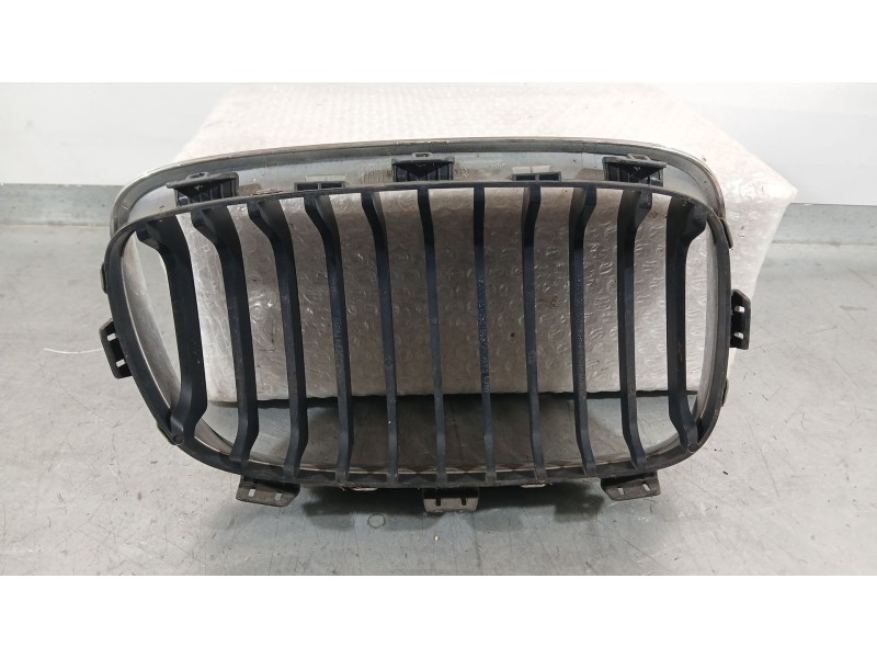 Recambio de rejilla delantera para bmw 1 (f20) 118 d referencia OEM IAM 51137239022  51137239021
