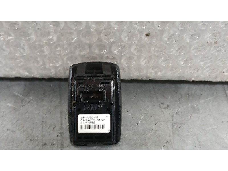 Recambio de mando elevalunas trasero derecho para bmw 1 (f20) 118 d referencia OEM IAM 61319208106  