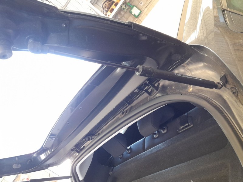 Recambio de amortiguadores maletero / porton para dacia sandero iii 1.0 tce 90 referencia OEM IAM 904513457R  