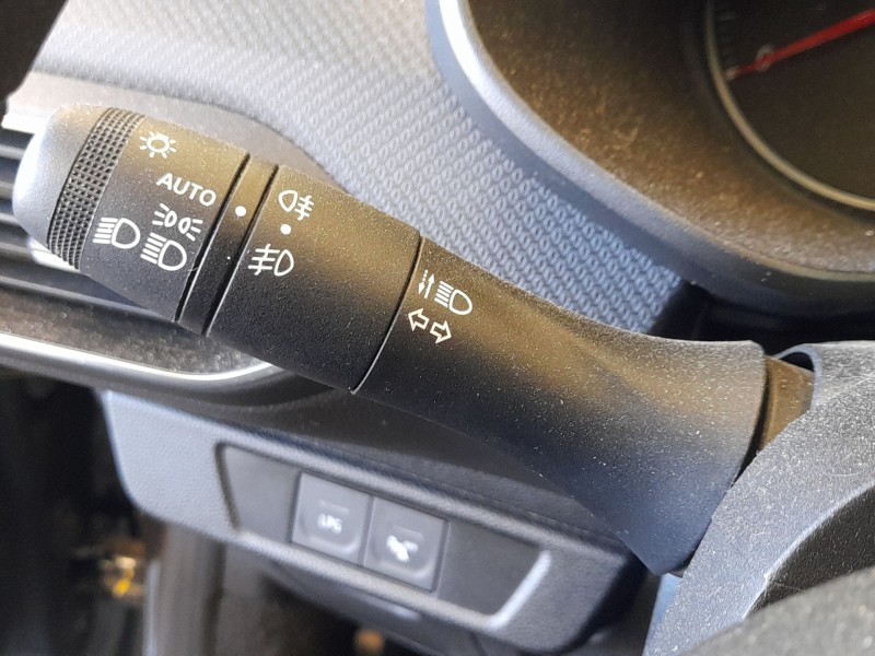 Recambio de mando luces y limpia para dacia sandero iii 1.0 tce 90 referencia OEM IAM 255670975R  