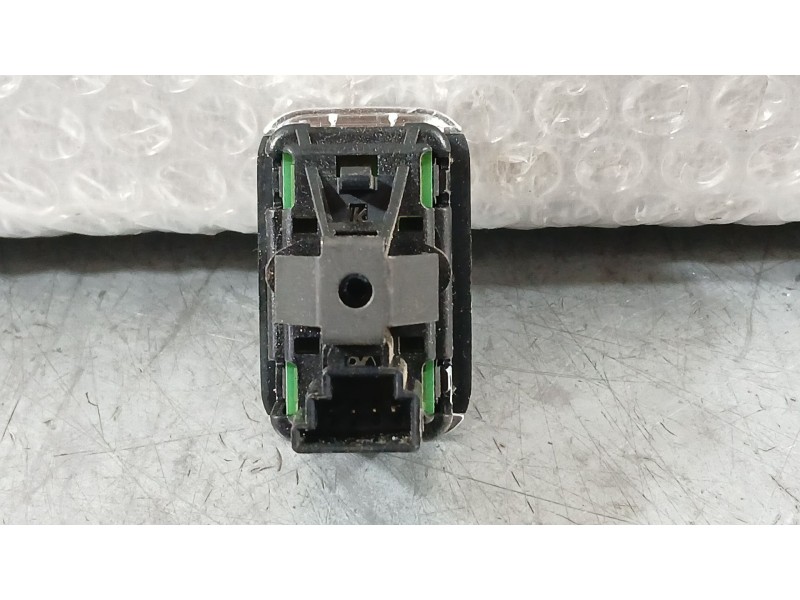 Recambio de mando elevalunas delantero derecho para mercedes-benz cla (w117) cla 200 referencia OEM IAM A2049058102 TOCADO 